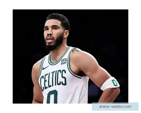 塔图姆三双比肩伯德 布朗攻防全面展现实力 塔图姆三双比肩伯德 布朗攻防全面展现实力